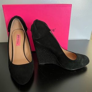 Women’s Betsey Johnson Crystal Wedges Sz 8.5